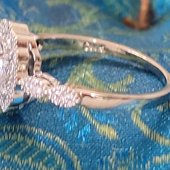 925S Luxury  Crystal Zircon Ring - Picture 4 of 4